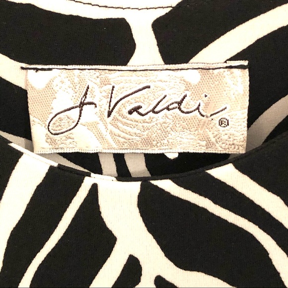 💙3/$25 Like New Tropical Swim Cover-up/Dress with Open Pockets- Small - Picture 5 of 6